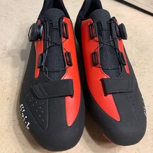NWT fizik men’s cycling / racing/ spinning shoes 🚵‍♀️